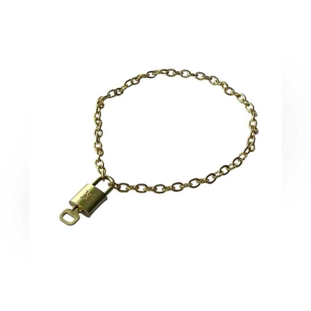Louis Vuitton lock & key chain necklace  100% Authentic